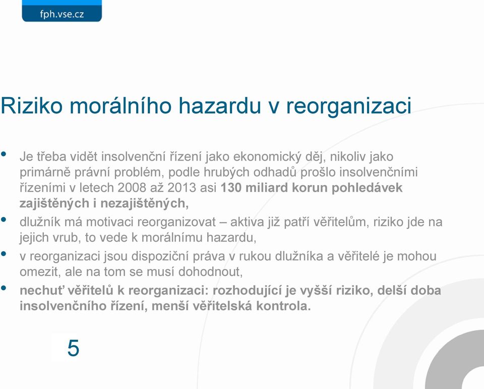 již patří věřitelům, riziko jde na jejich vrub, to vede k morálnímu hazardu, v reorganizaci jsou dispoziční práva v rukou dlužníka a věřitelé je mohou