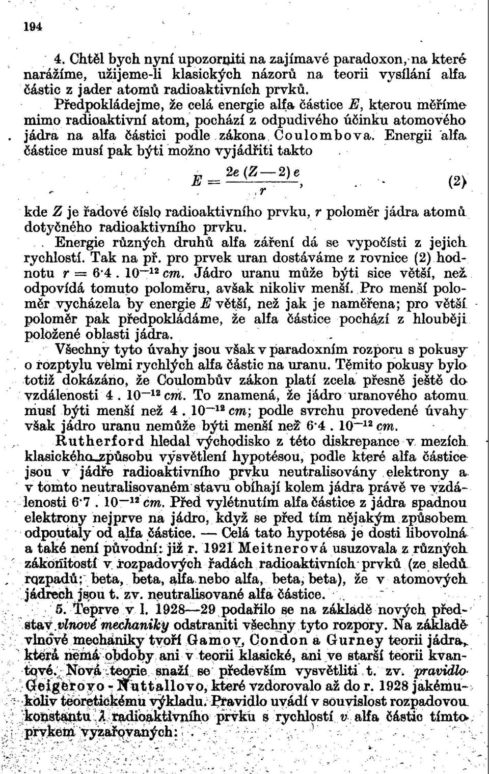 Energii alfa částice musí pak býti možno vyjádřiti takto *_! =!>... (2> kde Z je řadové číslo radioaktivního prvku, r poloměr jádra atomů dotyčného radioaktivního prvku.