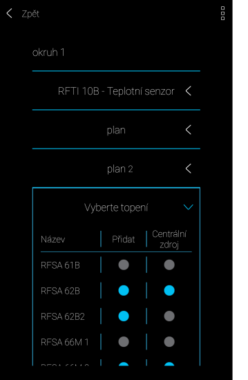 Topné okruhy hlídají teplotu pomocí zvoleného čidla v místnosti.