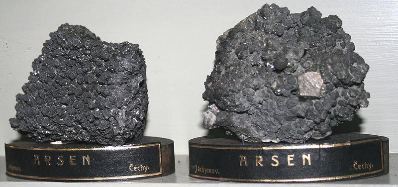 As Barva černá, hnědá, šedá a žlutá. Arsen vytváří většinou celistvé, ledvinité a miskovité agregáty. Fyzikální vlastnosti: T = 3,5 ρ = 5,7 g.cm -3 Lesk je kovový, po oxidaci matný.