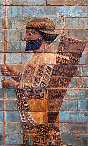 Brána všech zemí v Persepoli (zdroj: Shutterstock / suronin, 2014) Dáreiův reliéf v Bísutúnu (zdroj: Wikimedia Commons) Reliéfní