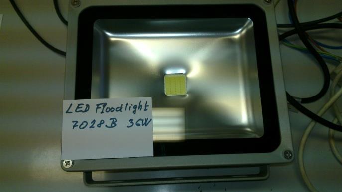 I: 1 A/d, T: 0,25 ms/d, Ip = 2,64 A Zapnutí LED reflektoru