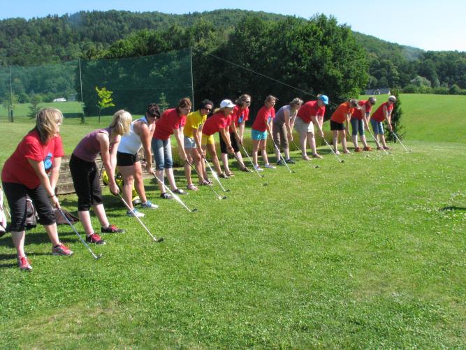 23. 5. 2015 Dětský den v pohybu sportovní odpoledne Jumpark Vaňkův kopec, Horní Lhota - skákací atrakce, střelba z luku - opékání párků Počet účastníků: 23 1-6. 7.