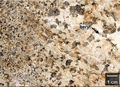 Tato textura je velmi typická pro okrajové zóny pegmatitů (Obr. 14) a podle velikosti zrna ji můžeme rozlišit na granitickou nebo aplitickou texturu.