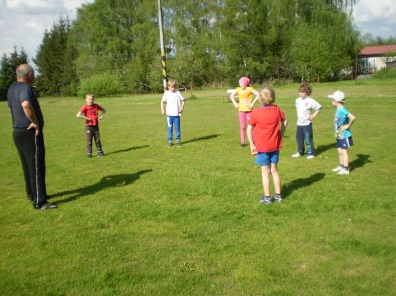 Mužstvo dospělých TJ Zbýšov je po loňském pádu z okresního přeboru v sezon 2016/2017 účastníkem III. třídy. V této soutěži se mu zatím daří a počet výher po 6. kole převyšuje počet porážek.