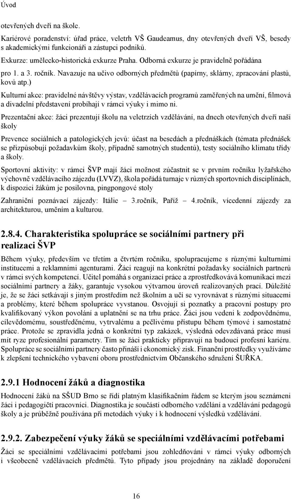 ) Kulturní akce: pravidelné návštěvy výstav, vzdělávacích programů zaměřených na umění, filmová a divadelní představení probíhají v rámci výuky i mimo ni.