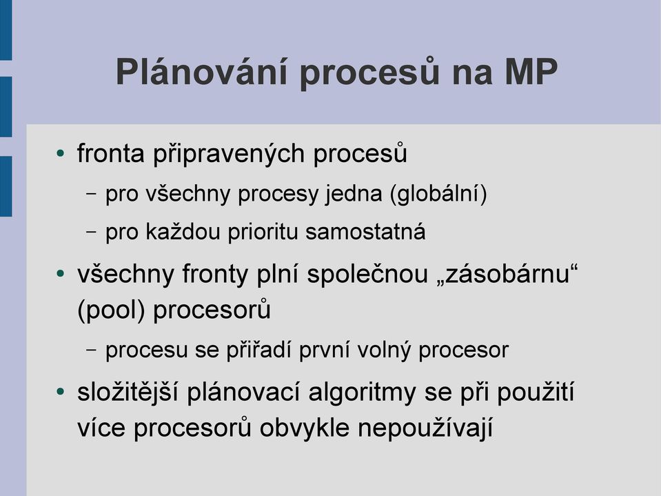 společnou zásobárnu (pool) procesorů procesu se přiřadí první volný