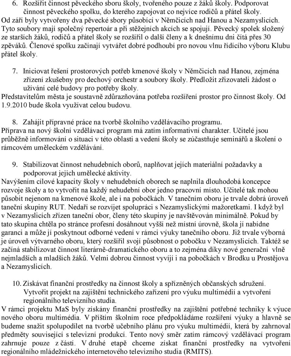 Pěvecký spolek složený ze starších žáků, rodičů a přátel školy se rozšířil o další členy a k dnešnímu dni čítá přes 30 zpěváků.