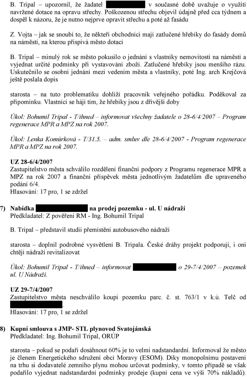 Vojta jak se snoubí to, že někteří obchodníci mají zatlučené hřebíky do fasády domů na náměstí, na kterou přispívá město dotací B.