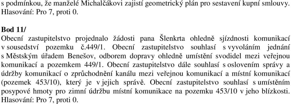 Obecní zastupitelstvo souhlasí s vyvoláním jednání s Městským úřadem Benešov, odborem dopravy ohledně umístění svodidel mezi veřejnou komunikací a pozemkem 449/1.