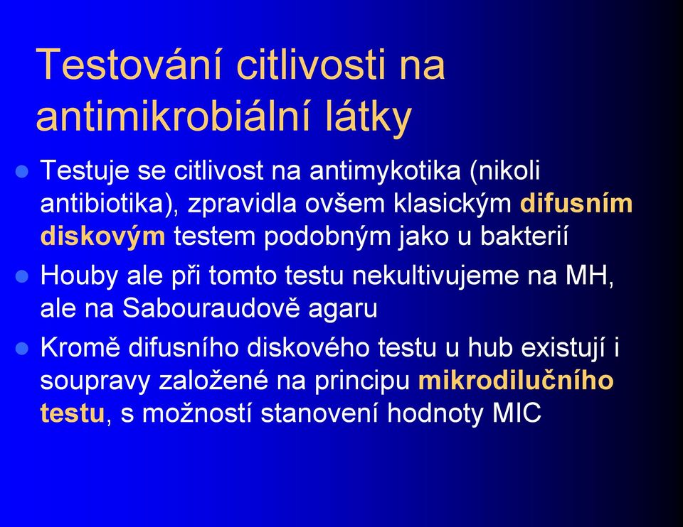 ale při tomto testu nekultivujeme na MH, ale na Sabouraudově agaru Kromě difusního diskového