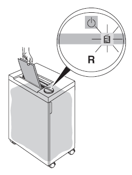 Automatické (Rychlé) zastavení stroje na panelu střídavě blikají symboly a Automatické zastavení
