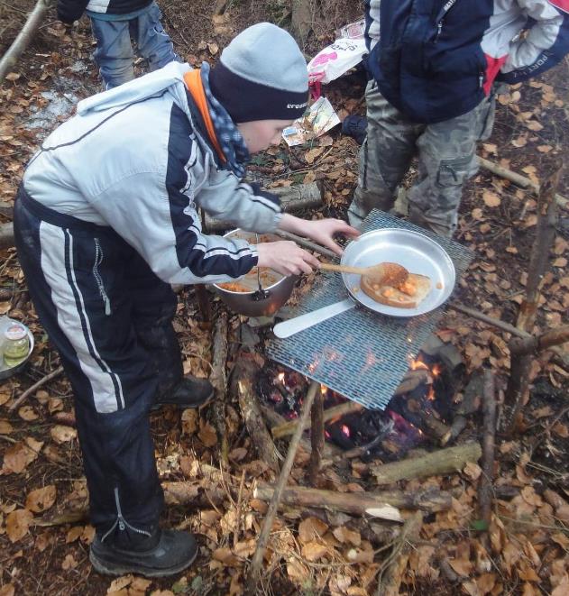 Počítačová stanice v klubovně Pro agendu střediskového účetnictví, výrobu časopisu Bludovit a pro potřeby vedení oddílů funguje v klubovně počítačová stanice s tiskárnou a kopírkou.