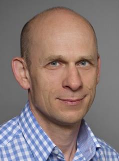 Lektor Jaroslav CIRKOVSKÝ, MBA, má dlouholetou praxi jako nákupní manažer v prostředí českých i zahraničních společností, věnuje se e-procurementu a poradenské činnosti zaměřené na oblast nákupu,