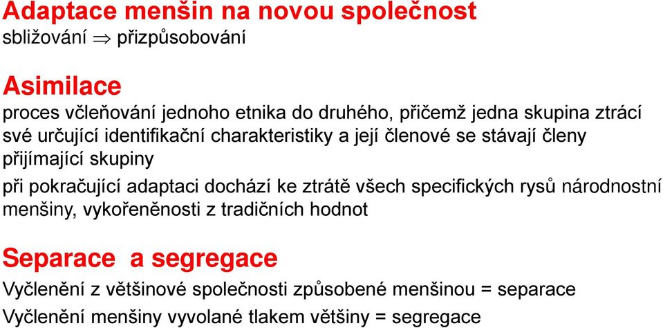 pokračující adaptaci dochází ke ztrátě všech specifických rysů národnostní menšiny, vykořeněnosti z tradičních hodnot