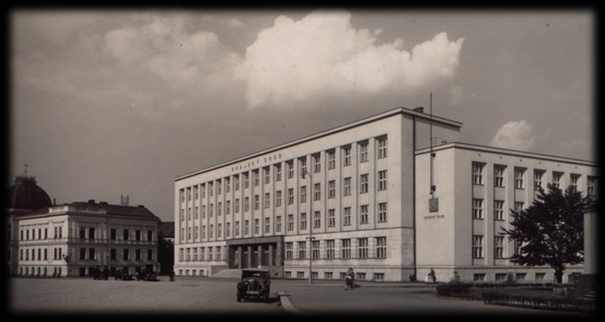 Příloha č. 14 Patrové garáže v Hradci Králové architekta Josefa Fňouka z roku 1932. Zdroj:http://www.casopisstavebnictvi.