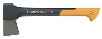 Sortiment nových štípacích seker Fiskars 122440 X11 Na sekání větví a štípání malých špalků. Můžeme ji nazývat jednoruční sekera.