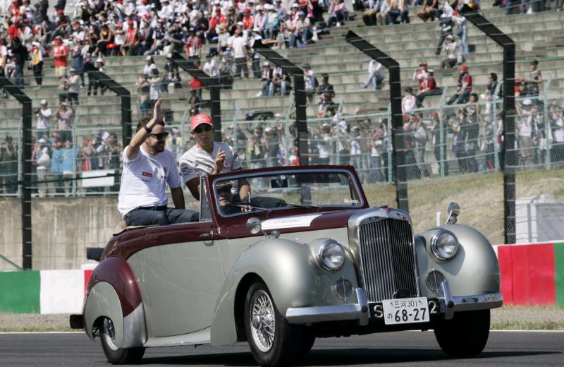 40/09 Téma týdne: Co dál s Kimim Räikkönenem? STR.2 Ohlédnutí Velká cena Japonska někteř í už se těšili na titul, ale Brawnu k němu nyní chybí ještě půl bodu!