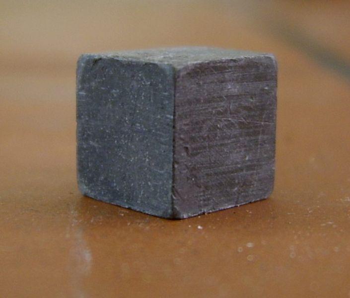 - Hliník Cín Olovo Zdroj: http://cs.wikipedia.org/wiki/soubor:a luminium-4.jpg Staženo: 20. 11. 2012 Zdroj: http://cs.wikipedia.org/wiki/soubor:m etal_cube_tin.