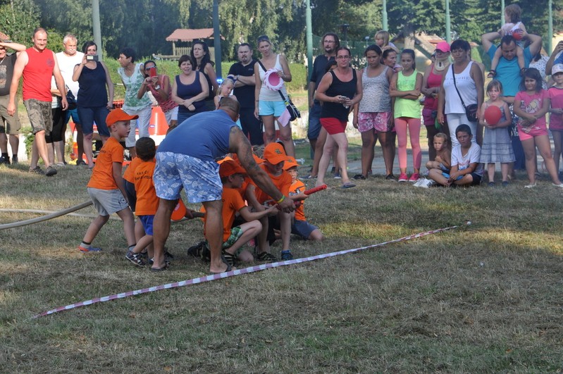 Po celé odpoledne bylo k dispozici drobné občerstvení a hrála příjemná hudba.