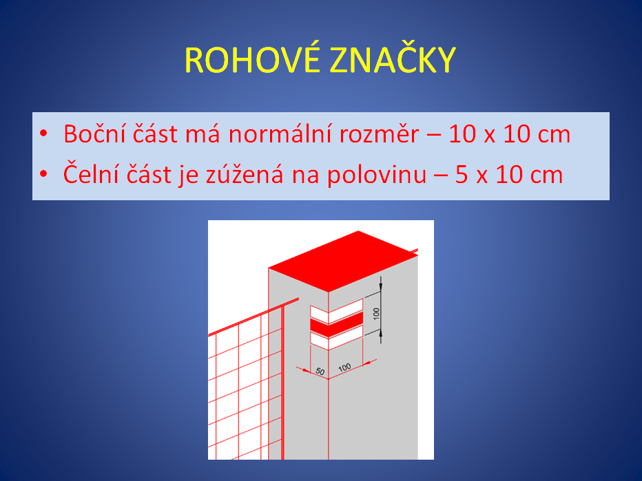 Když značená trasa mění svůj směr aobchází rohový objekt zobou stran, má rohová značka rozměry 100 x100 mm (140 x 140 mm uznaček terénních cyklotras) na obou navzájem kolmých plochách.