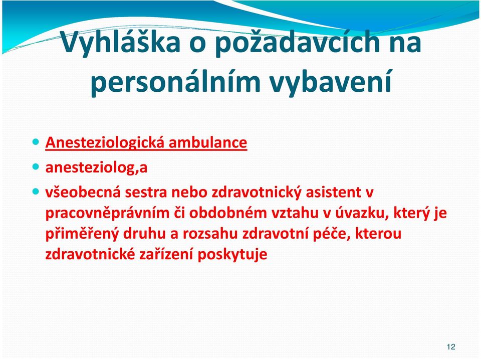 asistent v pracovněprávním či obdobném vztahu v úvazku, který je