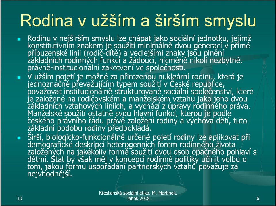 V užším pojetí je možné za přirozenou nukleární rodinu, která je jednoznačně převažujícím typem soužití v České republice, považovat institucionálně strukturované sociální společenství, které je