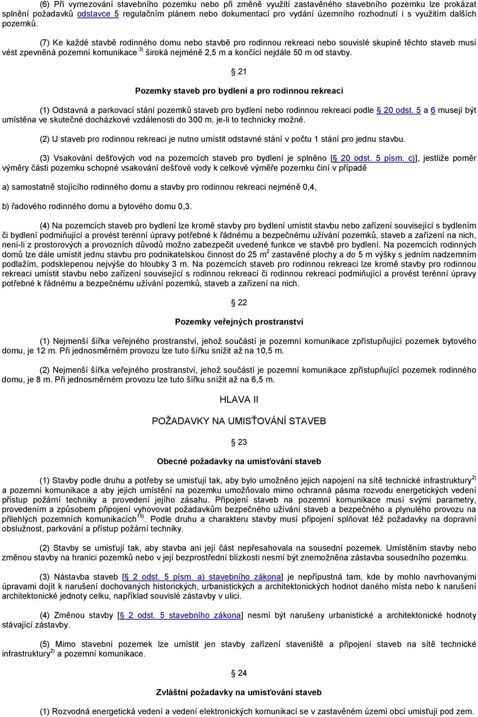 (7) Ke každé stavbě rodinného domu nebo stavbě pro rodinnou rekreaci nebo souvislé skupině těchto staveb musí vést zpevněná pozemní komunikace 3) široká nejméně 2,5 m a končící nejdále 50 m od stavby.