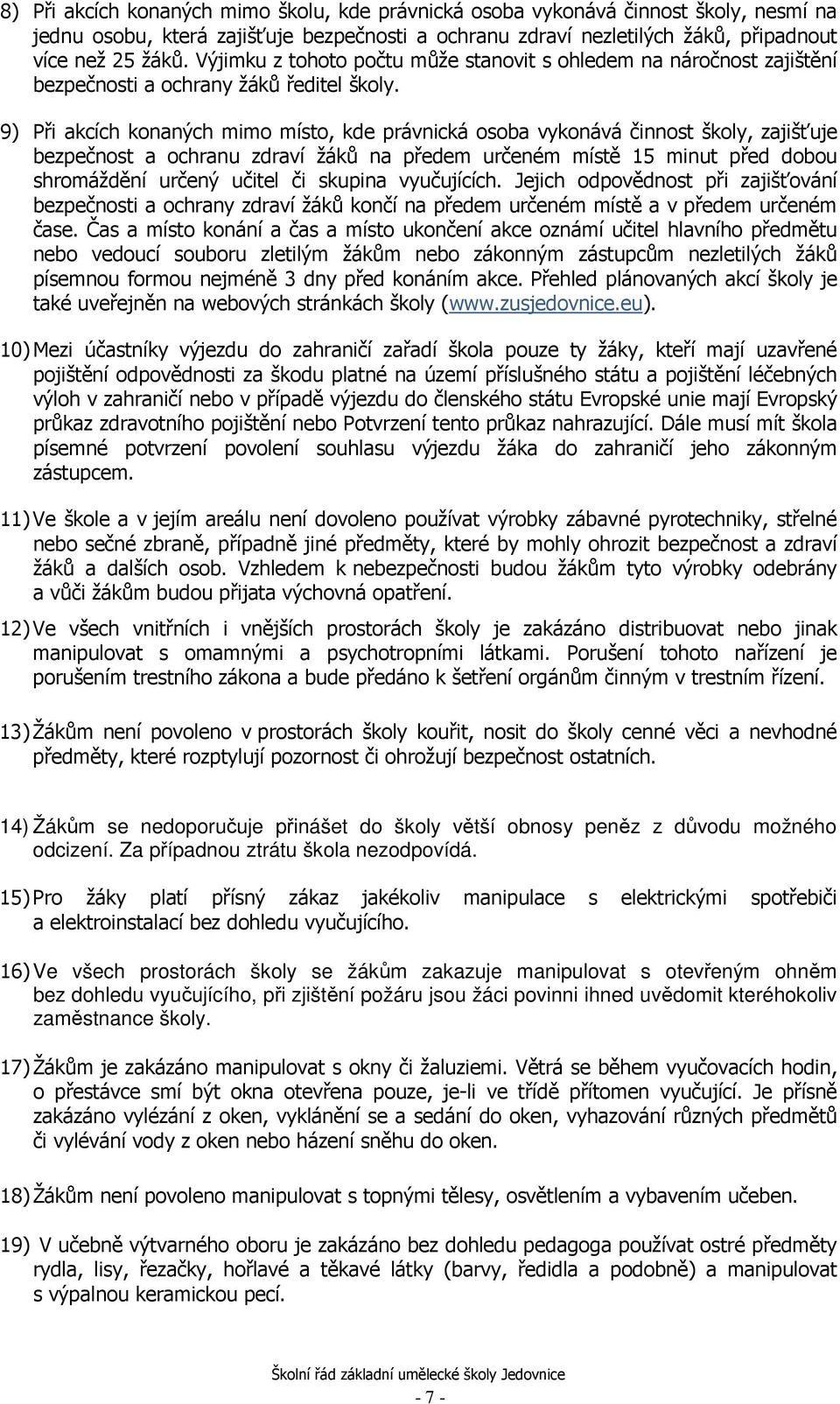 9) Při akcích konaných mimo místo, kde právnická osoba vykonává činnost školy, zajišťuje bezpečnost a ochranu zdraví žáků na předem určeném místě 15 minut před dobou shromáždění určený učitel či