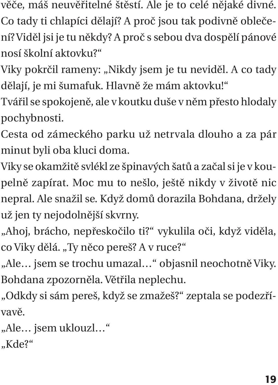 Cesta od zámeckého parku už netrvala dlouho a za pár minut byli oba kluci doma. Viky se okamžitě svlékl ze špinavých šatů a začal si je v koupelně zapírat.