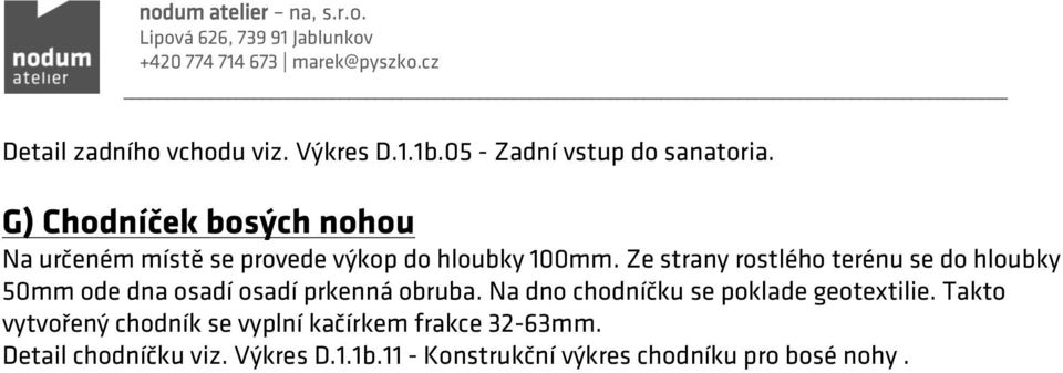 Ze strany rostlého terénu se do hloubky 50mm ode dna osadí osadí prkenná obruba.