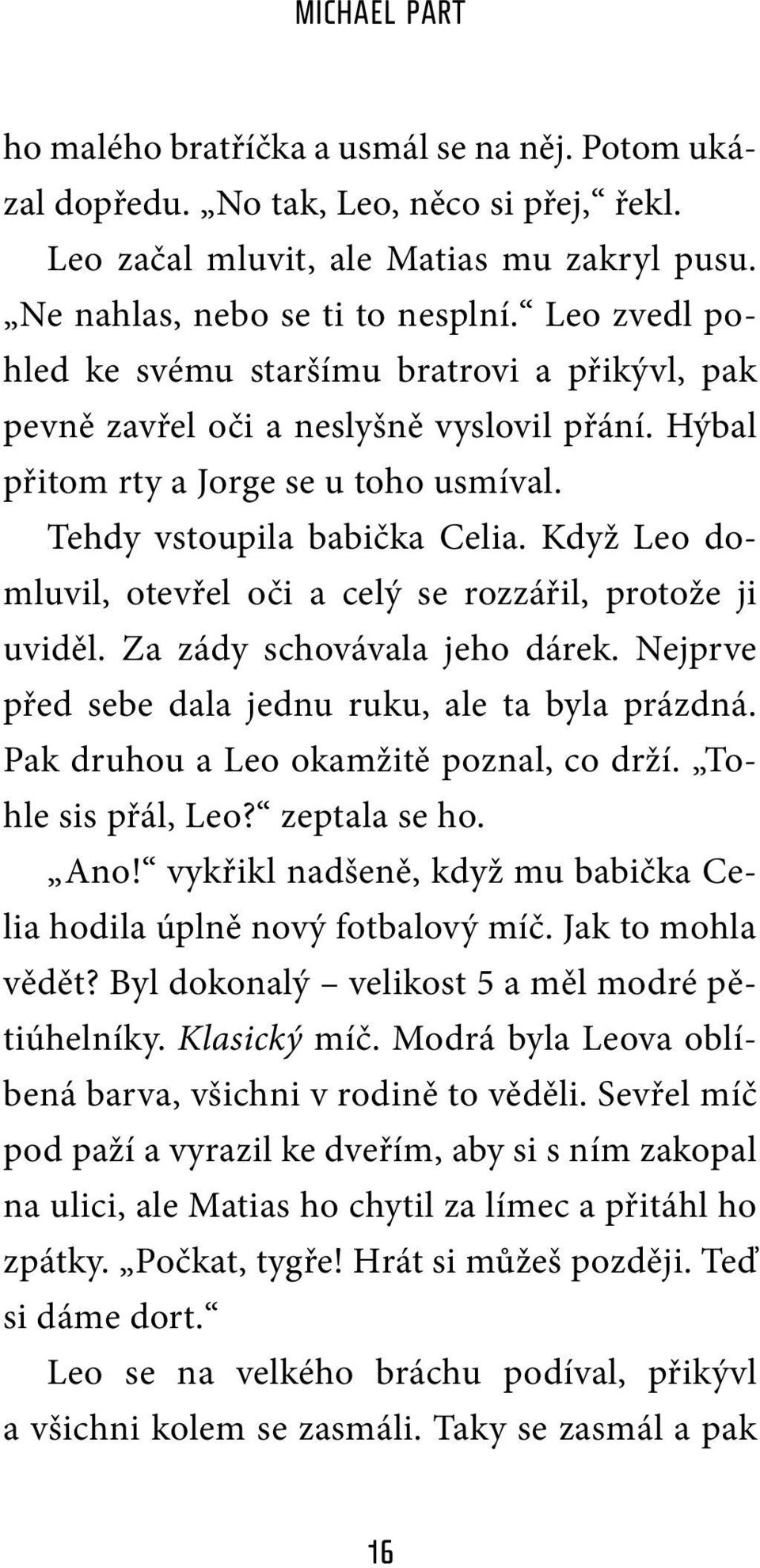 Když Leo domluvil, otevřel oči a celý se rozzářil, protože ji uviděl. Za zády schovávala jeho dárek. Nejprve před sebe dala jednu ruku, ale ta byla prázdná. Pak druhou a Leo okamžitě poznal, co drží.