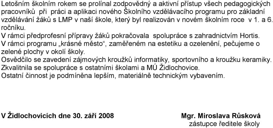 V rámci programu krásné město, zaměřeném na estetiku a ozelenění, pečujeme o zelené plochy v okolí školy.