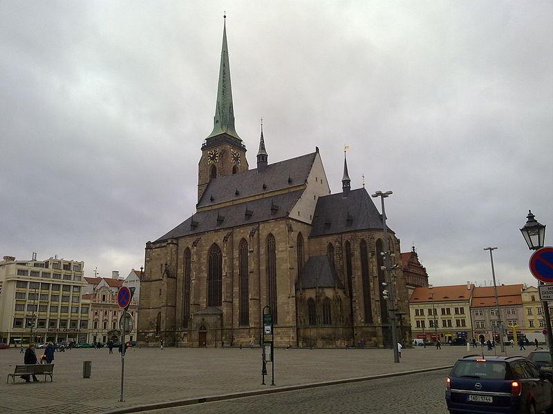 PLZEŇ je staré královské město leží na soutoku Mže, Radbuzy,