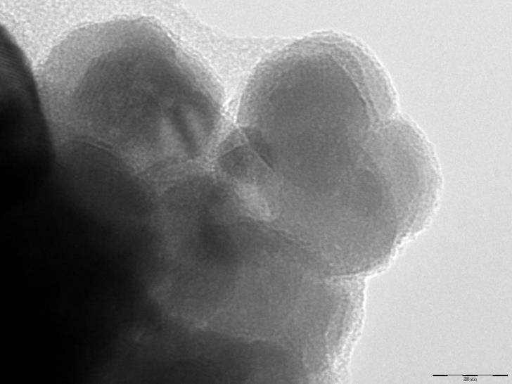 Maghemit (γ-fe 2 O 3 ): funkcionalizace povrchu nanočástic pro bioaplikace Maghemit/NH2 Fe 2 O 3 - - O O (CH2 ) NH Si O Si 3 2 O O O O Si O Si (CH 2 ) 3 NH 2 O O O Si - O O Si - O (CH 2) 3 NH 2 TEM