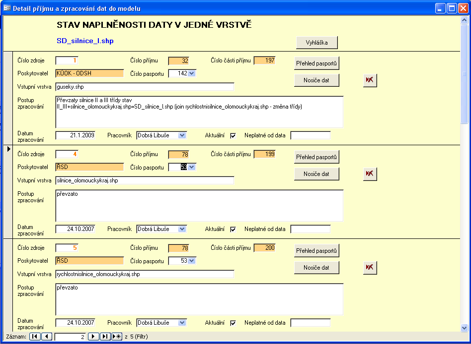 Obr. 7. Přehled stavu naplněnosti vrstvy SD_Silnice_l.shp 3 Návrh aplikačního rozhraní a datového modelu EVIDENCE Aplikace EVIDENCE ÚAP je realizována v programu Microsoft Access 2003.