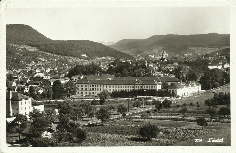 NEMOC A SMRT Jak popisuje ve své knize vzpomínek Charlotte Martinů, první příznaky těžké nemoci se projevily během pobytu v Basileji v říjnu 1958.