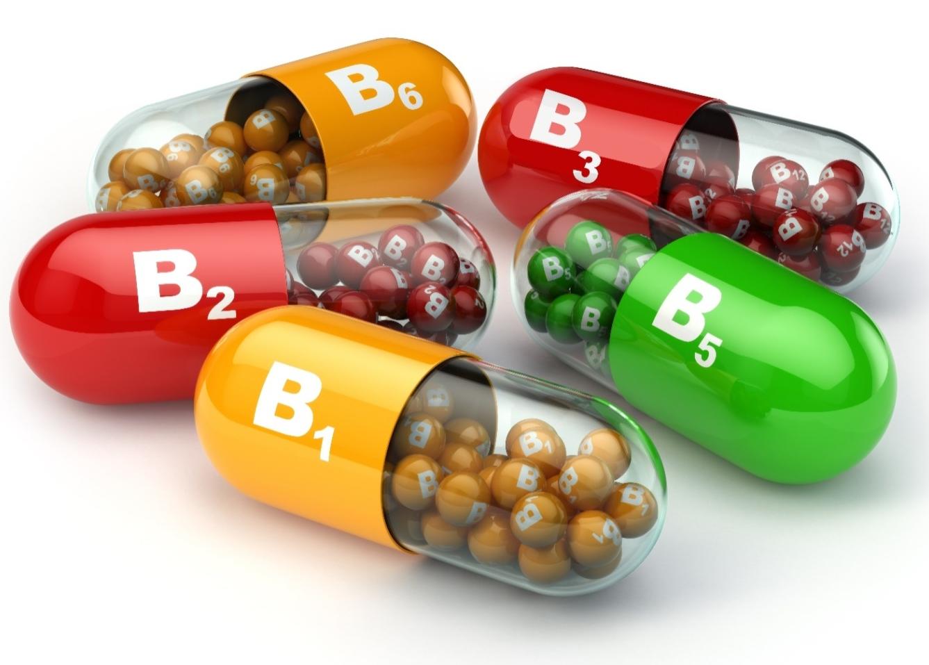 VITAMÍNY SKUPINY B (B-KOMPLEX) Vitamín B3 Pomáha udržiavať zdravé sliznice Vitamín B5 Podporuje výkonnosť pri duševnej práci Zlepšuje syntézu a metabolizmus steroidných hormónov,