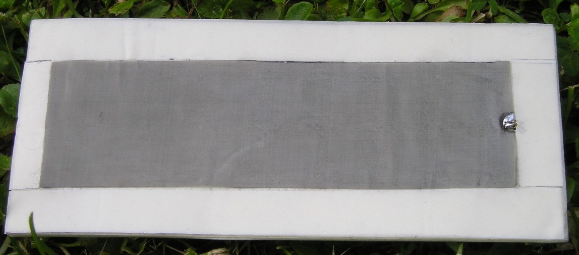 Patchová nositelná ( wearable ) anténa Pěnové dielektrikum (h=4.8 mm, h/l 0 =0.