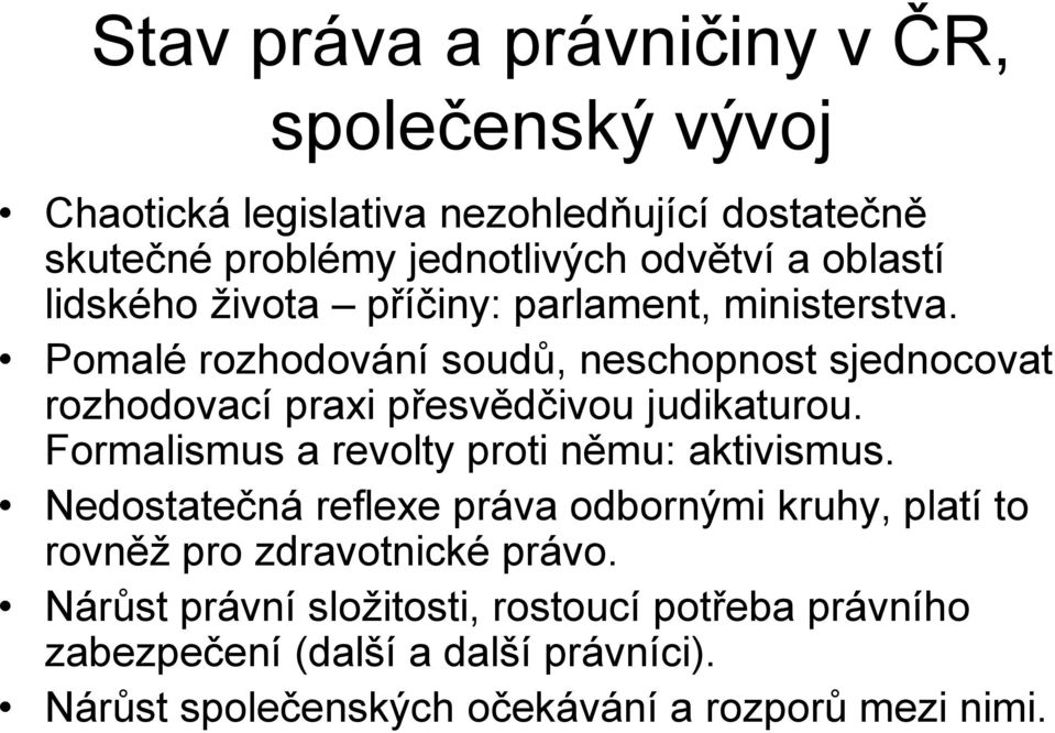 Pomalé rozhodování soudů, neschopnost sjednocovat rozhodovací praxi přesvědčivou judikaturou. Formalismus a revolty proti němu: aktivismus.