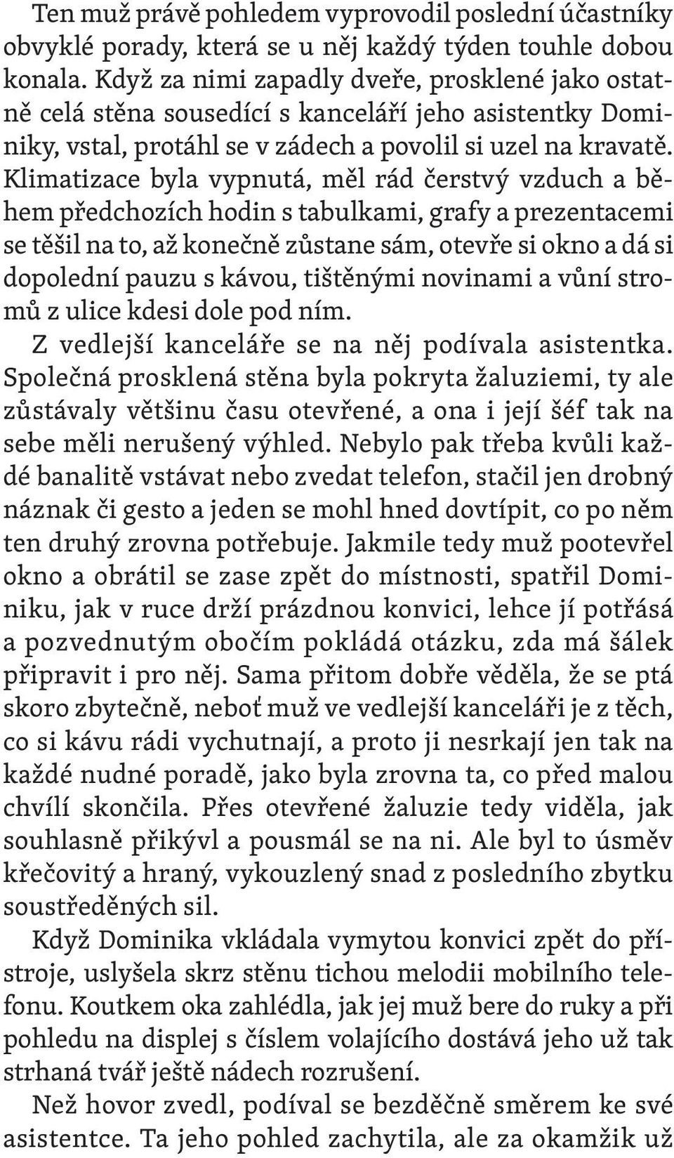 Klimatizace byla vypnutá, měl rád čerstvý vzduch a během předchozích hodin s tabulkami, grafy a prezentacemi se těšil na to, až konečně zůstane sám, otevře si okno a dá si dopolední pauzu s kávou,