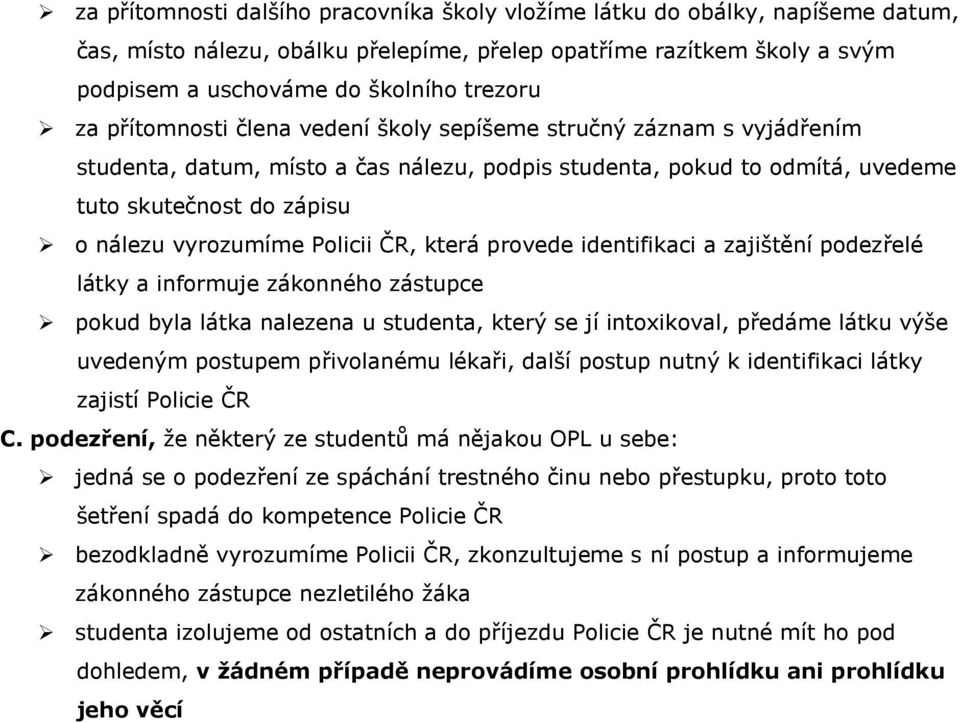 Policii ČR, která provede identifikaci a zajištění podezřelé látky a informuje zákonného zástupce pokud byla látka nalezena u studenta, který se jí intoxikoval, předáme látku výše uvedeným postupem