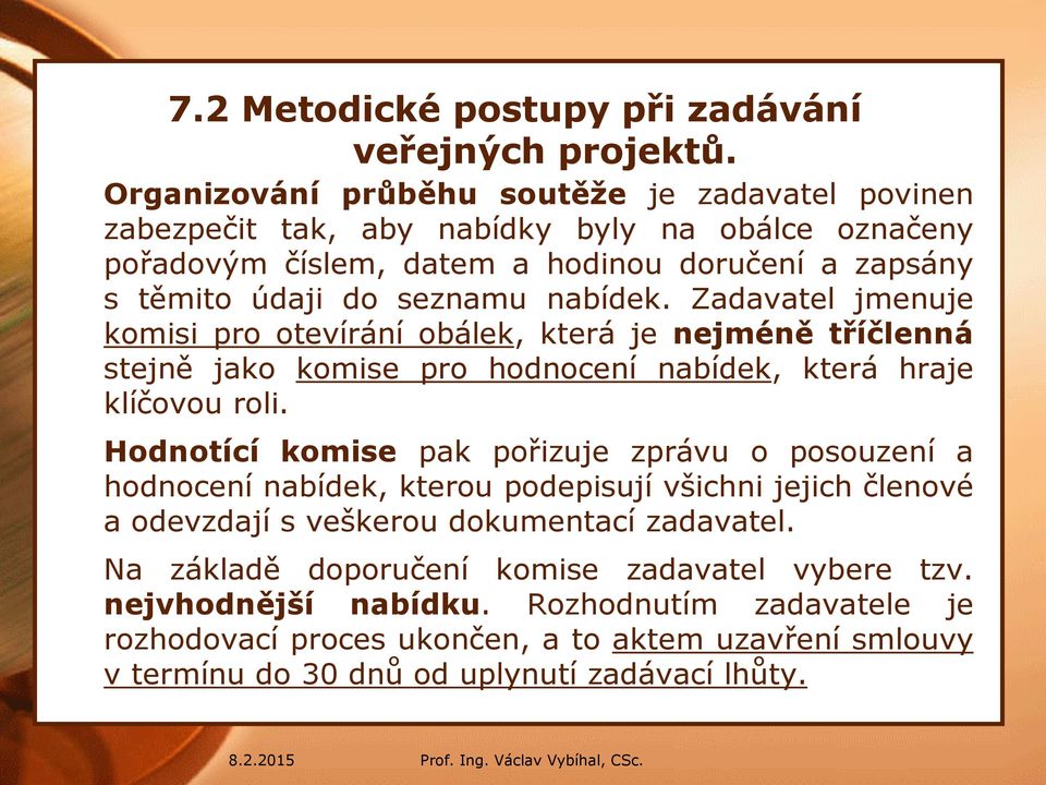 nabídek. Zadavatel jmenuje komisi pro otevírání obálek, která je nejméně tříčlenná stejně jako komise pro hodnocení nabídek, která hraje klíčovou roli.