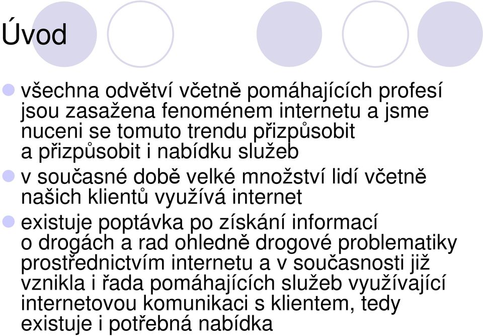 existuje poptávka po získání informací o drogách a rad ohledně drogové problematiky prostřednictvím internetu a v