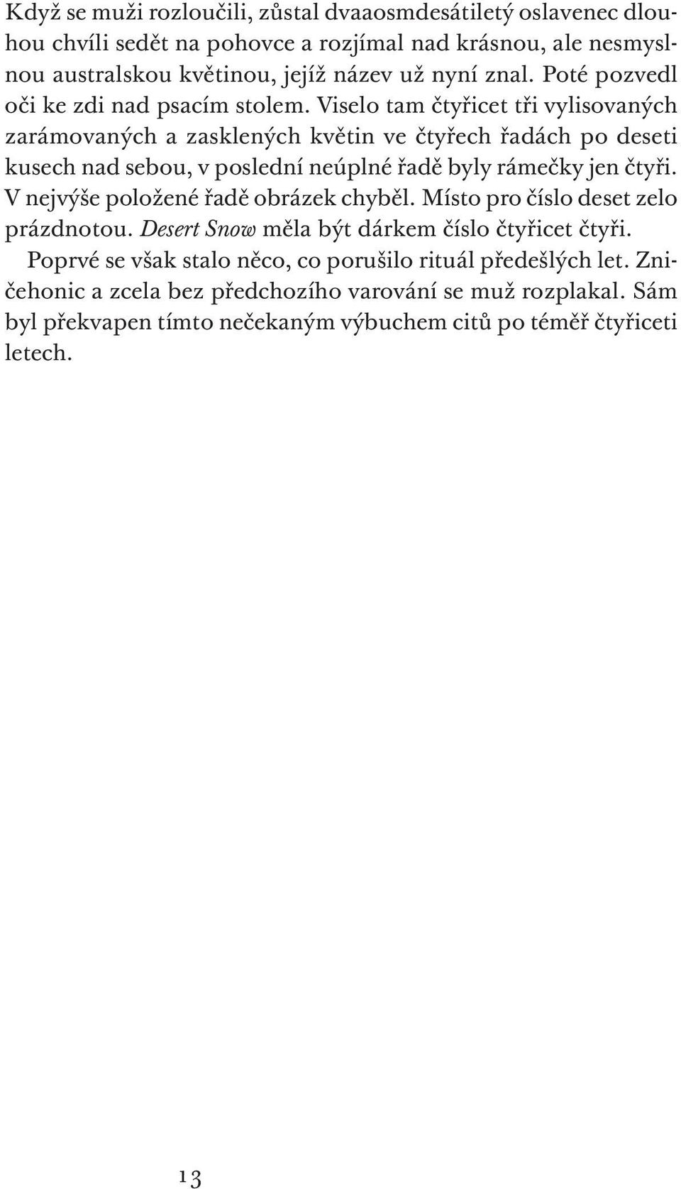 Viselo tam čtyřicet tři vylisovaných zarámovaných a zasklených květin ve čtyřech řadách po deseti kusech nad sebou, v poslední neúplné řadě byly rámečky jen čtyři.