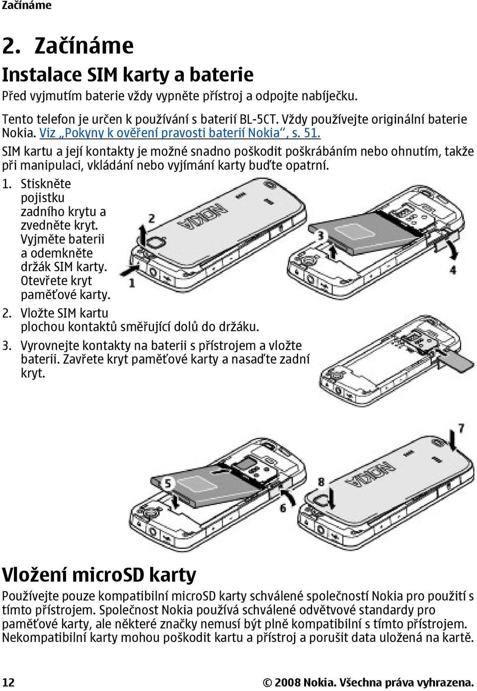 SIM kartu a její kontakty je možné snadno poškodit poškrábáním nebo ohnutím, takže při manipulaci, vkládání nebo vyjímání karty buďte opatrní. 1. Stiskněte pojistku zadního krytu a zvedněte kryt.