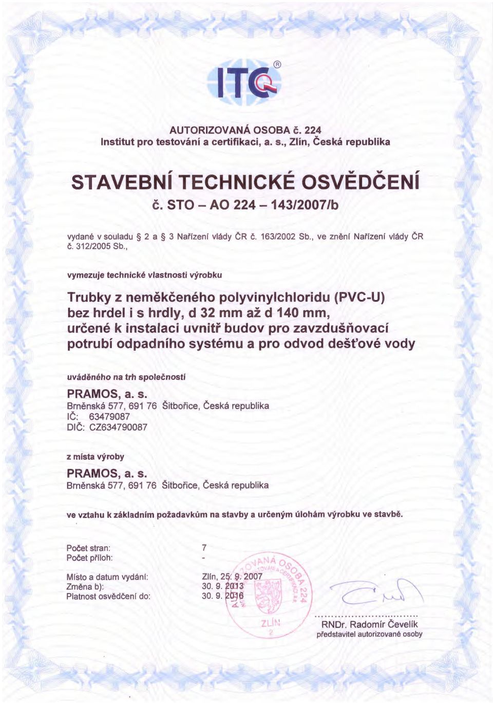 , vymezuje technické vlastnosti výrobku Trubky z neměkčeného polyvinylchloridu {PVC-U) bez hrdel i s hrdly, d 32 mm až d 140 mm, určené k instalaci uvnitř budov pro zavzdušňovací potrubí odpadního