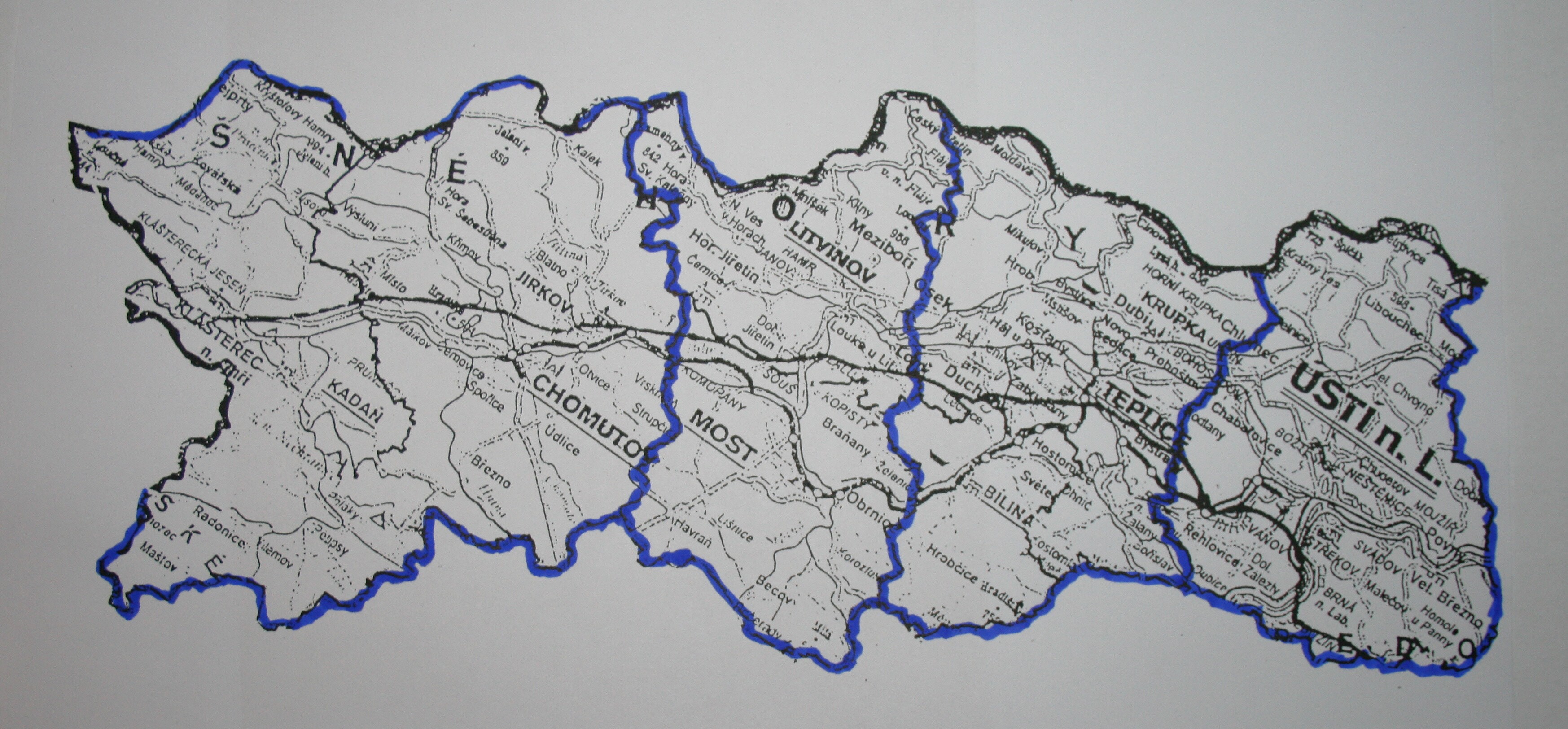 3. Charakteristika území Zájmové území (okres Chomutov, Most, Teplice, Ústí n. L.) zaujímá rozlohu 76 km, což je necelých 43 % rozlohy Ústeckého kraje (5 335 km ).