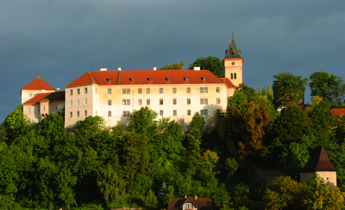 Vimperk 15 Rozloha MPZ _ 30,7 ha Počet památek _ 34 (z toho 30 v MPZ) Vimpersko je krajem mnoha tváří.