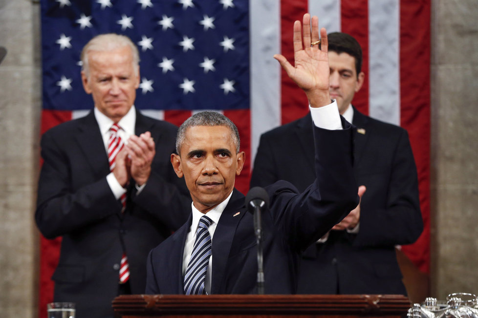 Barack Obama. Co jen ten toho nasliboval v roce 2008. Zavření Guantanáma, stahování amerických vojsk ze světa domů, konec amerického válčení v cizině, návrat amerických ﬁrem ze zahraničí domů.